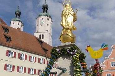 Osterbrunnen am Marktplatz