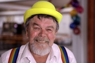 Das Bild zeigt Heinz Altmann, den Organisator des Polsinger Faschingsballs.