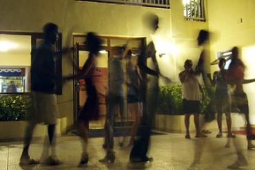 Das Bild zeigt Salsa Tanzende.