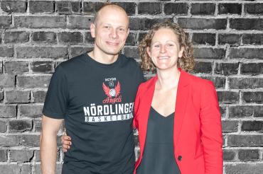 Das Bild Zeigt Pat Bär, Amanda Davidson