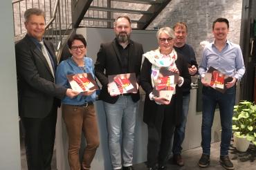Das Foto zeigt das Kernteam, dass an der Umsetzung der NöCard-App beteiligt war. (v.l.n.r): Sandro Weber, Susanne Vierkorn, Andreas Seefried, Astrid Grunert, Programmierer Michael Loy und Stefan Kirchner