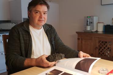 Die Freunde des RiesKraterMuseums, allen voran Dr. Oliver Sachs, setzen sich seit geraumer Zeit dafür ein, dieses einmalige Gestein für das Ries-Krater- Museum zu erwerben