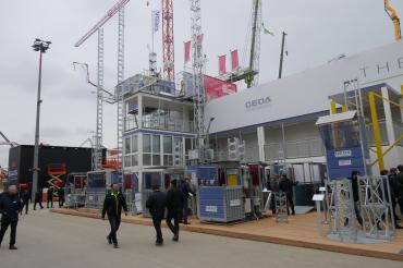 Unter dem Motto "The next level" präsentiert der Bau- und Industrieaufzughersteller GEDA aus Asbach-Bäumenheim auf der Weltleitmesse in München. 