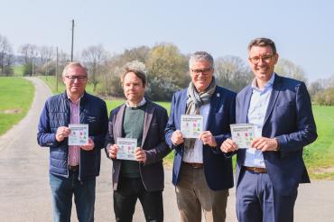 Das Bild zeigt Peter Schubert, Geschäftsführer Natur in Wassertrüdingen 2019 GmbH, Robert Sitzmann, Geschäftsführer Natur in Wassertrüdingen 2019 GmbH, Hanspeter Faas, Geschäftsführer BUGA Heilbronn und Thorsten Englert, Geschäftsführer Remstal Gartenschau 2019 GmbH.