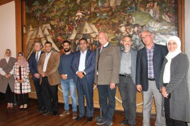 Oberbürgermeister Faul, Bezirksrat Peter Schiele, Bürgermeister Ali Gougazeh aus Jerash und Verwaltungsmitarbeiter der jordanischen Stadt Jerash.