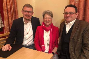 Das Bild zeigt Jürgen Raab, Birgit Rößle und MdB Ulrich Lange.