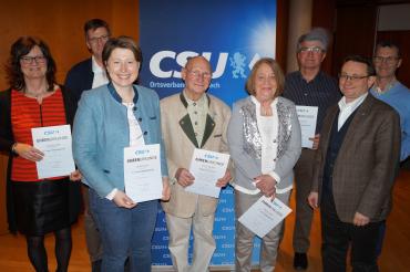 Für Ihre langjährige Mitgliedschaft im Ortsverband Rain wurden durch MdB Ulrich Lange (2. v.r.) geehrt v.l.n.r.: Angelika Kefer, Stefan Wittmeier, Claudia Marb, Ottmar Albrecht, Dagmar Szyska, Adalbert Kefer, Anton Reiter