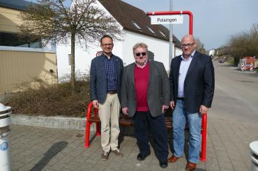 Bürgermeister Dr. Martin Drexler aus Wemding und Bürgermeister Heinz Meyer aus Polsingen freuen sich zusammen mit Herrn Steinberger von den Werkstätten für Behinderte Menschen in Polsingen über diese Bereicherung.