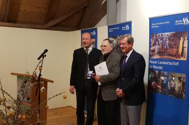 Am vergangenen Mittwochabend wurde im Rahmen der Ausstellungseröffnung im Maihinger Museum KulturLand Ries die "Sieben-Schwaben-Medaille" an Ernst Schick verliehen. 