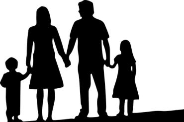 Das Bild zeigt eine Familie.