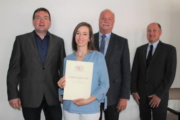 Klaus Feldmeier, Sachgebietsleiter Steuern und Beiträge, Elke Prügel, Oberbürgermeister Hermann Faul und Armin Romano, Personalleiter. 