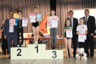 Die von 3. Bürgermeister Herrn Hippe, Herrn Landrat Stefan Rößle und Herrn Frank durchgeführte Siegerehrung.