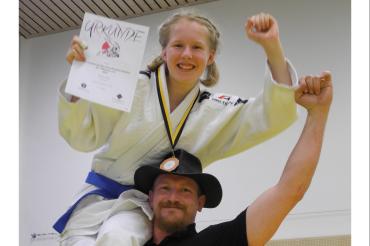 Das Bild zeigt JST Nachwuchskämpferin Helen Heckel.