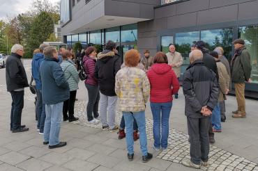 Zahlreiche Teilnehmer bei dem Stadtteilspaziergang der SPD Donauwörth in der Parkstadt
