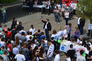 Die Teilnehmenden Schüler kurz vor dem Startschuss von Landrat Stefan Rößle.