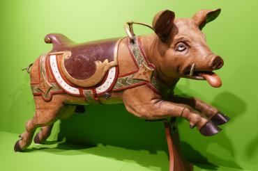 Ausgestellter Karussellschwein im Museum KulturLand Ries.