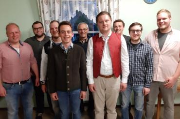 Das Bild zeigt von links Michael Schweizer, Christian Herfort, Manuel Hurler, 2.Vors. Philipp Bösele, Johann Schmid, 1.Vors. Julian Bumberger, Florian Wiebel, Sebastian Reicherzer und Tobias Gunkel.