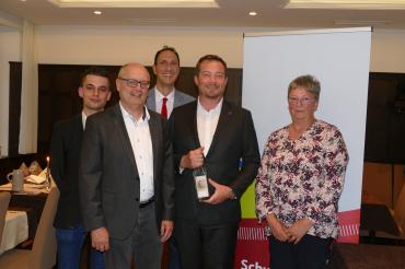 Am vergangenen Samstagabend sprach der Bundestagsabgeordnete Uli Grötsch in der Alten Brauerei in Mertingen. Auf dem Bild zu sehen (von links): Daniel Becht, stellvertretender Vorsitzender SPD Mertingen, Thomas Haselmayr, Vorsitzender SPD Mertingen, Christoph Schmid, Landesvorstand SPD, Bundestagsabgeordneter (SPD) Uli Grötsch und Edith Behlau. 