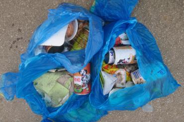 Müllablagerung am Straßenrand