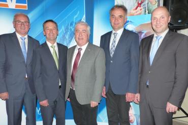 Vorstandsvorsitzender Wilhelm Feil, Wilhelm Unger, Aufsichtsratsvorsitzender Hermann Rupprecht, Markus Deffner und Vorstand Bernd Frisch.