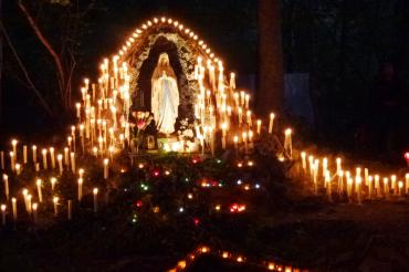 Traditionelle Lichterprozession am Muttertag