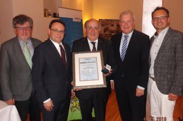 (v.l.n.r.) Laudator Dr. Andreas Mack, Ulrich Lange (MdB), Ortsvorsitzender Gottfried Hänsel, Markus Ferber (MdEP) und 1. Bürgermeister Dr. Martin Drexler