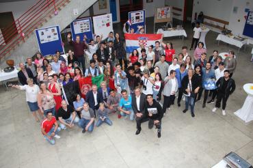 Die teilnehmenden Schüler beim Interkulturellen Abend.