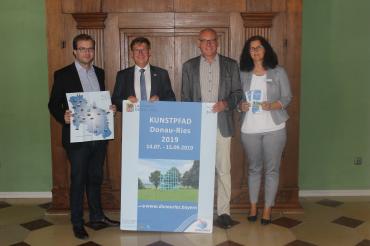 Freuen sich über den baldigen Start des Projektes Kunstpfad Donau-Ries 2019: Regionalmanager Klemens Heininger, Landrat Stefan Rößle, Kurator Prof. Wolfgang Mussgnug und Projektleiterin Hildegard Frank.
