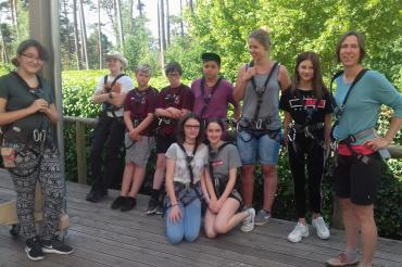 Das Bild zeigt den Ausflug in den Abenteuerwald Enderndorf.
