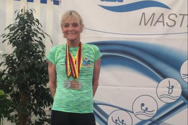 Claudia Koch bei der Siegerehrung nach den deutschen Meisterschaften in Karlsruhe.