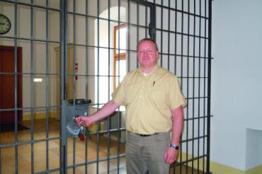 Das Bild zeigt den Justizvollzugsbeamten Dieter Trauner.