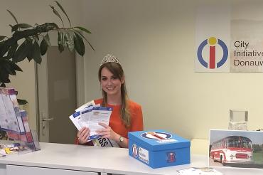 Auf Einladung der CID konnte Miss DONAURIES – Frau Tina Gärtner – die Gewinner ermitteln.