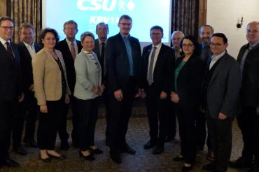 (v.l.n.r.) Florian Luderschmid, Albert Reiner, Anja Steinberger, Bezirksrat Peter Schiele, Birgit Rößle, Bürgermeister Helmut Bauer, Jürgen Raab, Landrat Stefan Rößle, Bürgermeister Karl Wiedenmann, Christine Riepold, Jörg Kunstmann, Bundestagsabgeordneter Ulrich Lange, Konrad Müller