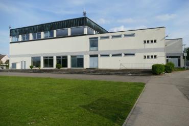 Das Bild zeigt das Nördlinger Hallenbad.