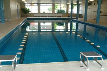 Die SPD Nördlingen besichtigte das Hallenbad. 