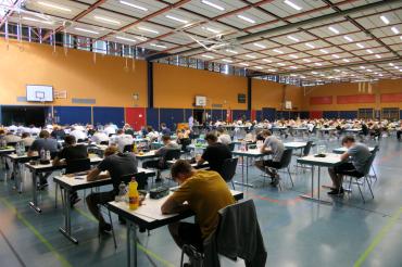 Das Bild zeigt die Abschlussprüfungen der Staatlichen Realschule Rain.