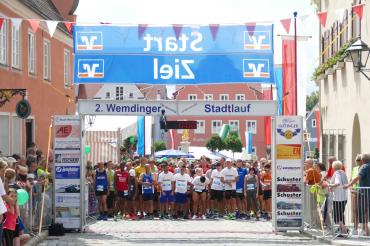 Wenige Sekunden vor dem Startschuss des Hauptlaufes mit 495 Teilnehmern.