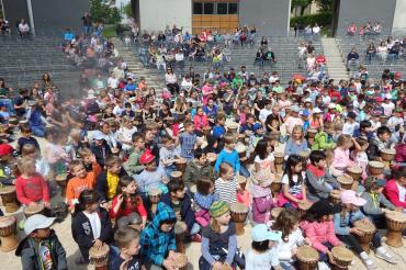 Die Schüler die an dem Workshop teilgenommen haben und einige Eltern die beim Abschlusskonzert zugeschaut haben.