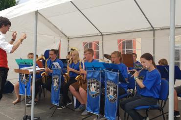 Gäste aus Baden-Württemberg, Mittelfranken und Schwaben beim Musikantenbiergarten in Wörnitzstein.