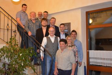 Von vorne links nach hinten rechts: Axel Wiedenmann, Michaela Stegmüller, Helmut Gerstmeier, Matthias Schröppel, Martin Müller, Florian Riehl (Gast und Kreisvorsitzender der Freien Wähler), Johann Häuser (Gast und Stellvertretender Fraktionsvorsitzender der FW im Landtag), Thomas Seiler, Bernd Horst, Andreas Kerlies, Patrick Prügel