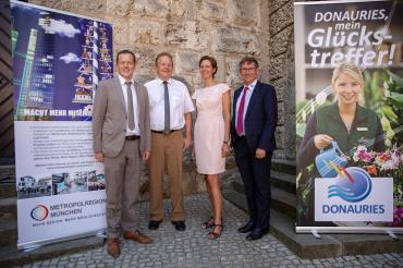 olfgang Wittmann, Geschäftsführer EMM e.V.; Wolfgang Kilian, Bürgermeister Stadt Harburg; Dr. Eva Krumme; stv. Geschäftsführerin EMM e.V.; Stefan Rößle, Landrat Donau-Ries