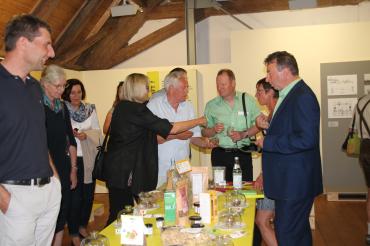 In der Ausstellung konnten die Gäste den eventuellen Fleischersatz der Zukunft – getrocknete Insekten – probieren.