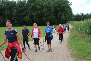 Teilnehmer des Genuss-Walken.