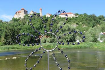 Diese Blumen von Klaus Renner werden die Wörnitz schmücken