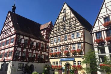 Das Bild zeigt das Hotel Krone in Oettingen.