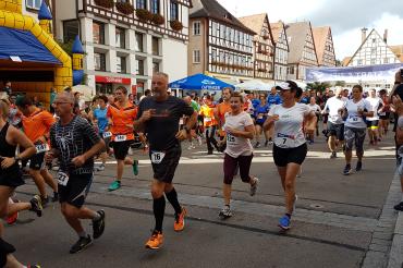 Die Freiwillige Feuerwehr Oettingen, der Lauftreff des TSV Oettingen und die Stadt Oettingen luden zu einem Tag voller Action und Unterhaltung ein.