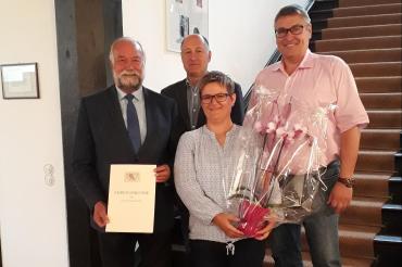 Auf dem Bild zu sehen (v.l.n.r.) Oberbürgermeister Faul, Armin Romano, Elke Zöllner und Jürgen Landgraf