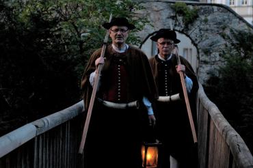 Zu sehen sind die Oettinger Nachtwächter 