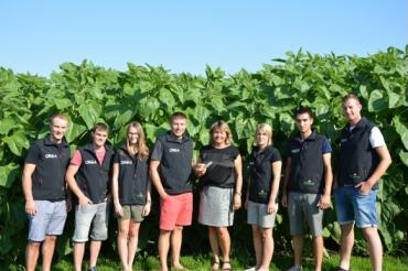 Auf dem Bild (v.l.n.r.): Frisch Maximilian, Hänlein Christoph, Schabert Laura, Huber Tobias (Mitglieder des Festausschusses), Allgayer-Pfaff (stell. Fördervereinsvorsitzende und Konrektorin), Frisch Franziska, Fischer Holger, Eberhardt Johannes, es fehlen Pflanz Benjamin, Schabert Steffen  (Mitglieder des Festausschusses)