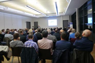 Viele Interessierte zog es am Montag, dem 23.September 2019 um 19 Uhr in die Volkshochschule Donauwörth zum ersten Abendvortrag der Donauwörther Klimawoche „PV Anlagen und Batteriespeicher – Autarkie heute?!“.